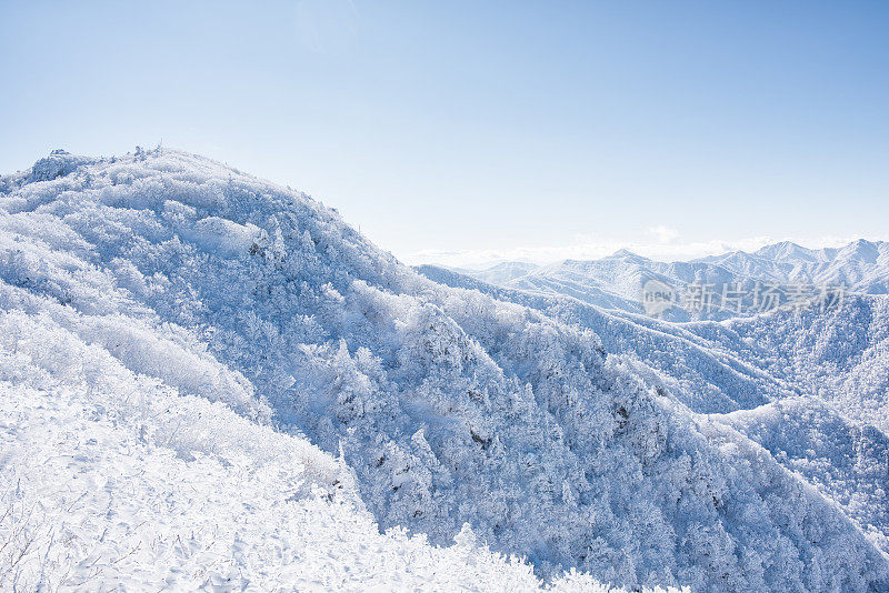 冬天的山