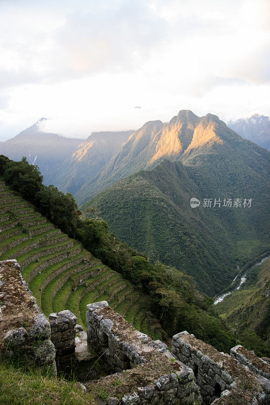 建在山坡上的秘鲁农业梯田