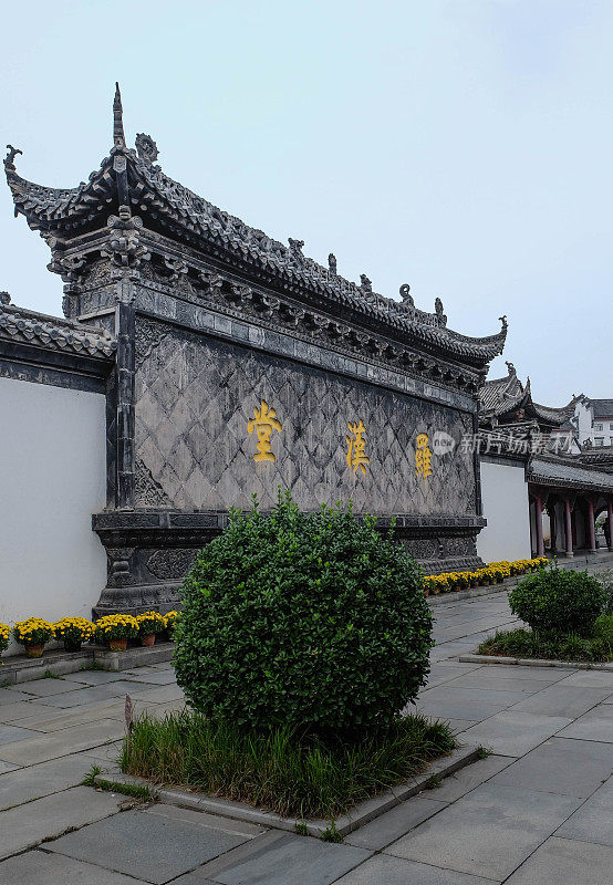 归元寺是位于武汉市的一座佛教寺院，