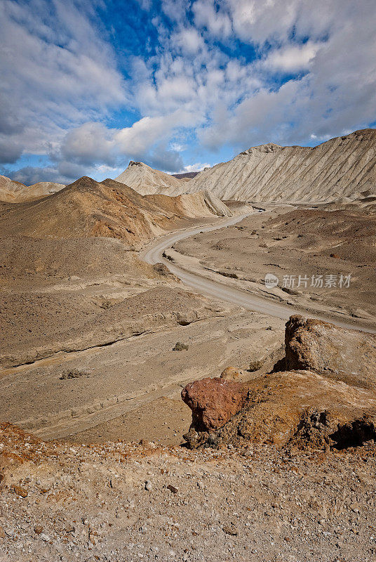 穿过二十骡子队峡谷的道路