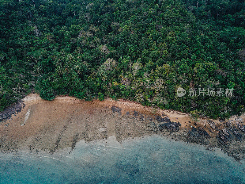 泰国兰大岛的海滩湾