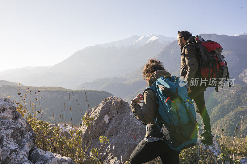 徒步穿越高山试验