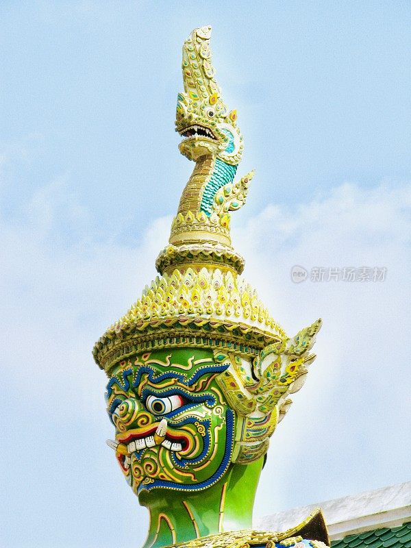 泰国守卫者在泰国玉寺的巨型雕像