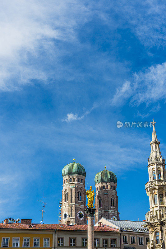 慕尼黑的圣母教堂和圣母玛利亚的雕像