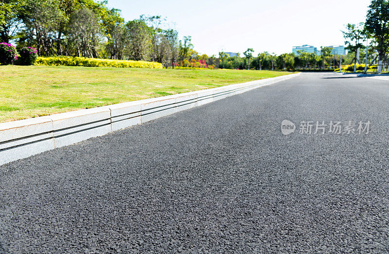 柏油路和路边风光