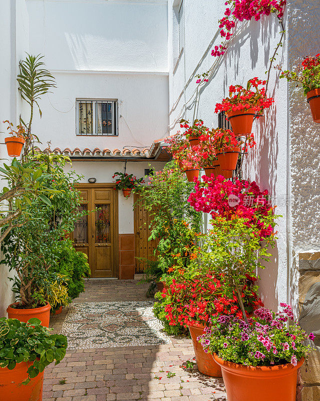 美丽的埃斯特波纳，西班牙马拉加省的一个美丽的小镇。