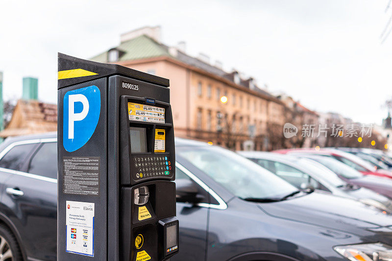 华沙停车罚单支付自动售货机，用于支付停在华沙的汽车的费用