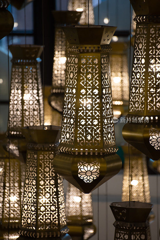 阿拉伯装饰的斋月灯笼