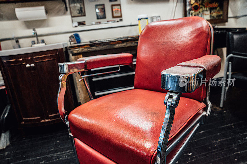 科罗拉多州红色理发店椅子的独特角度