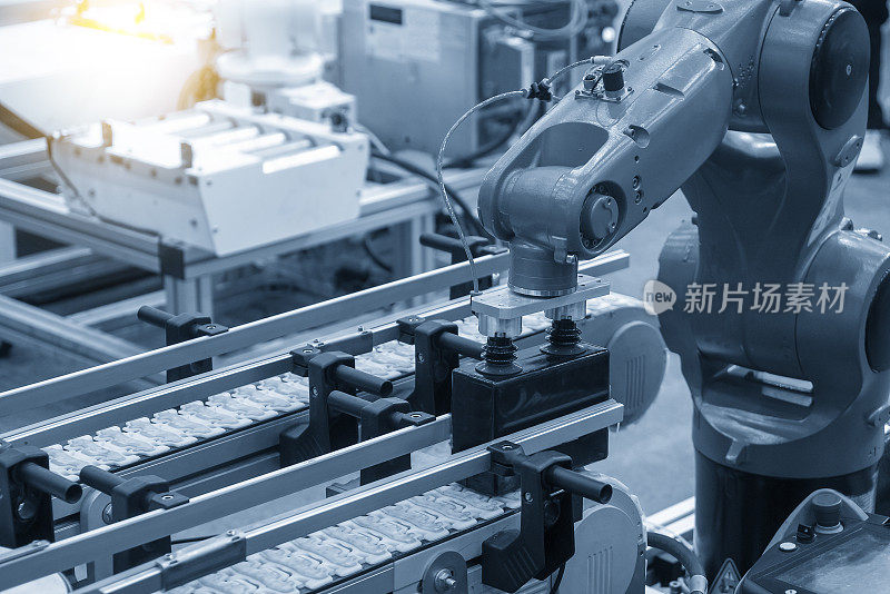 采用机器人系统的高科技材料处理过程。