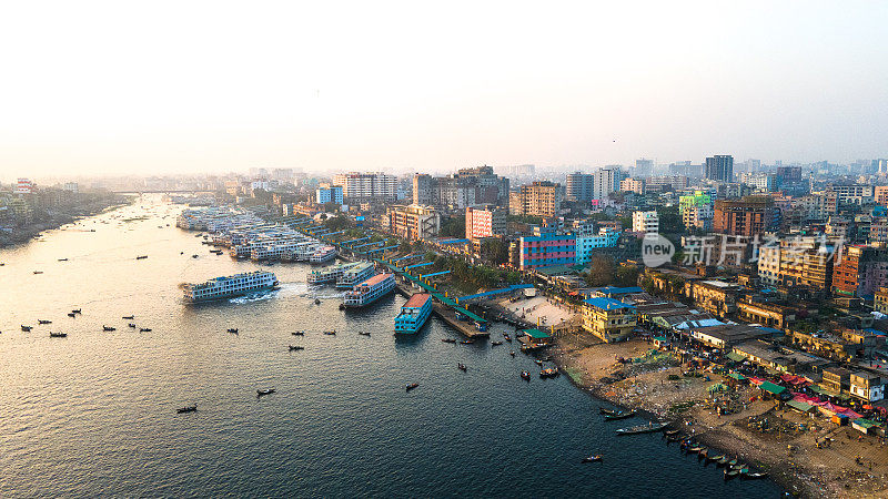 达卡市孟加拉湾鸟瞰图。