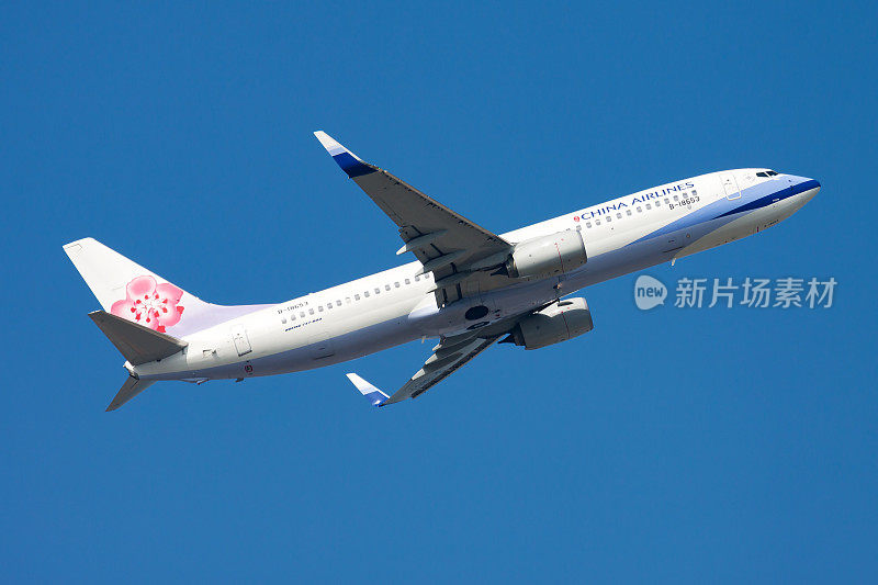 机场有中国航空公司的客机。飞行旅行日程。航空和飞机。航空运输。全球国际运输。飞和飞行。