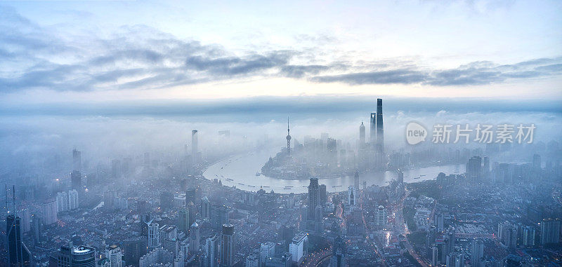 中国，早上上海天际线的鸟瞰图