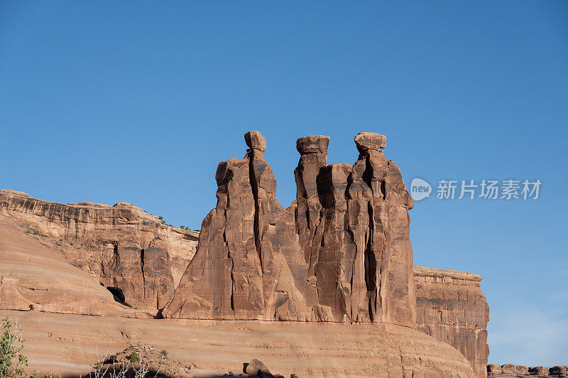 犹他州拱门国家公园的三八卦岩层