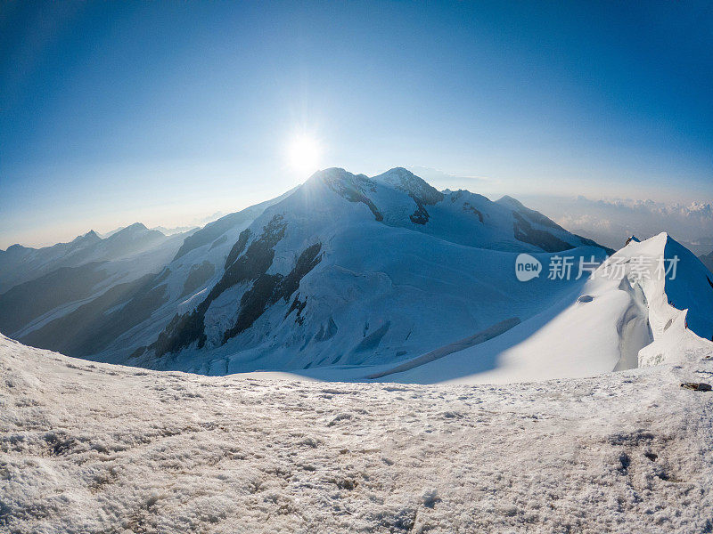 瑞士的雪山山脊