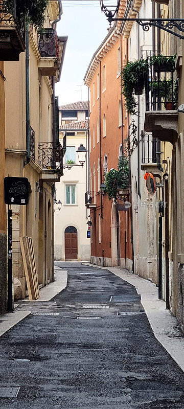 意大利维罗纳狭窄的街道