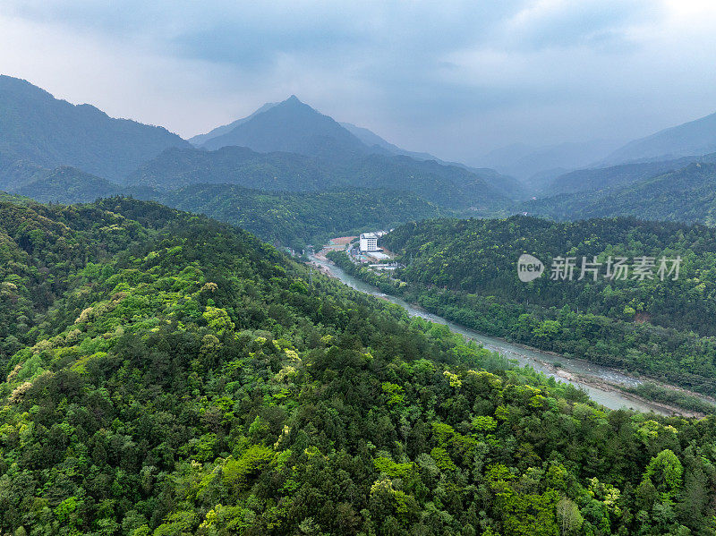 俯瞰山川河湖