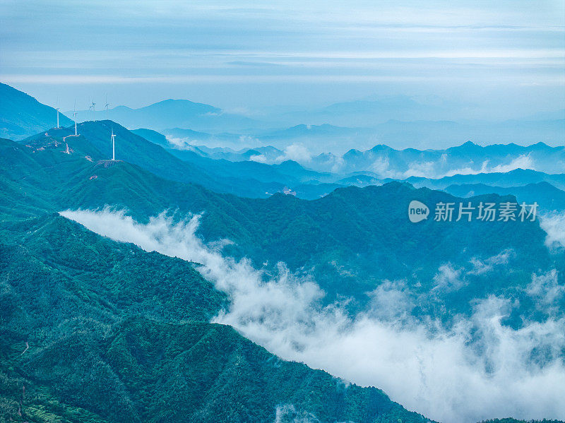 山区风电场云和雾的航空摄影