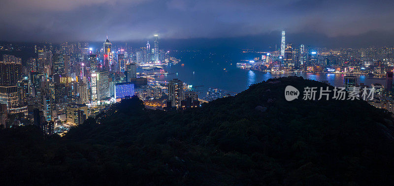 黄昏时分，在柏玛山顶鸟瞰香港