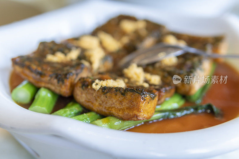 粤菜的特写，紫菜炒豆腐