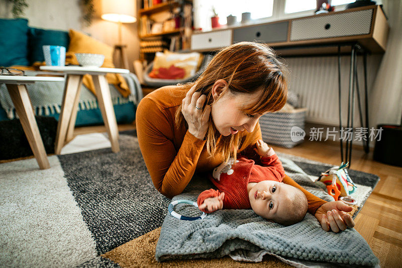 母亲喜欢有时间陪她的孩子玩