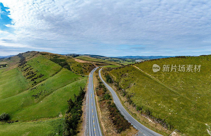 拉姆斯登-迪普顿公路和牧场视图，公路旅行在约瑟夫维尔，南岛，新西兰州公路6号