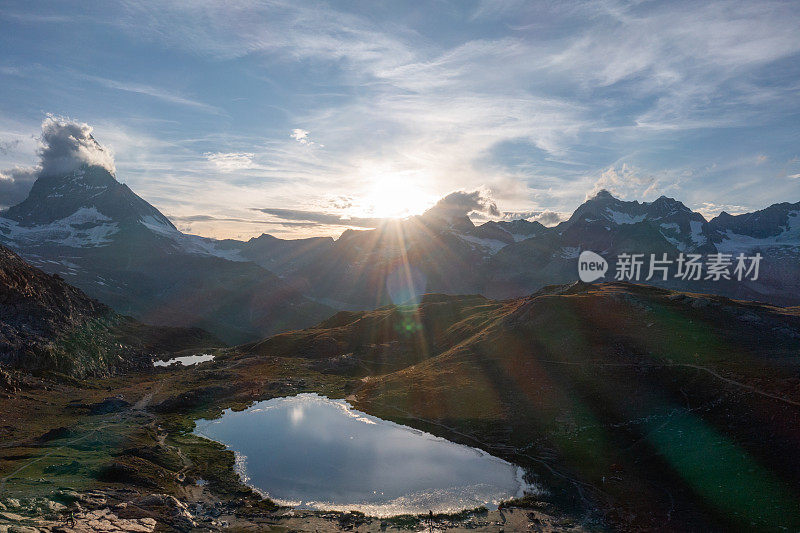 无人机俯瞰著名的马特洪山下的高山湖泊