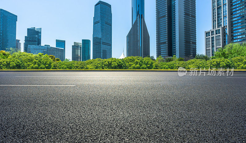 上海城市天际线和著名地标建筑用沥青路面