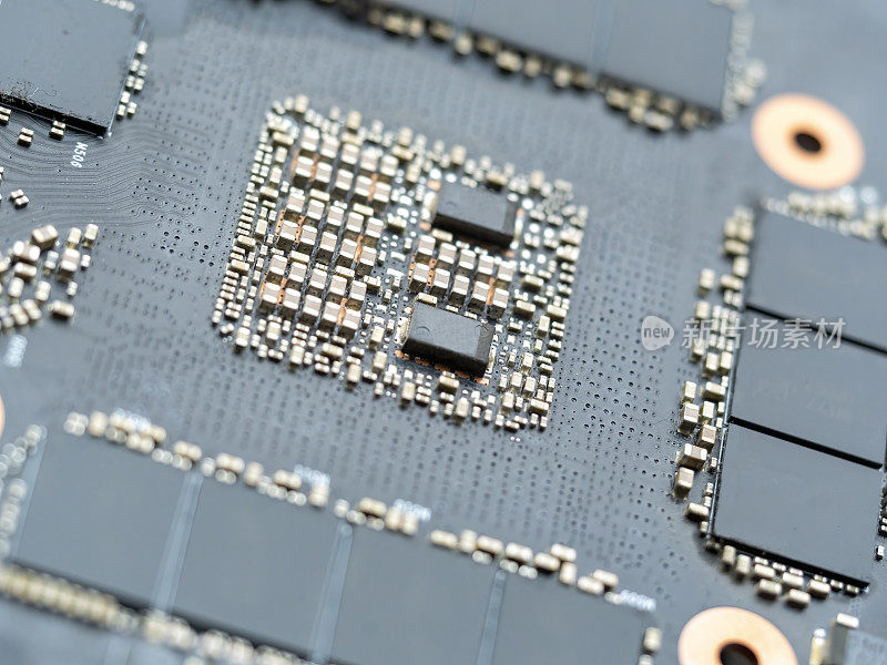 排列在PCB板上的电子元件的抽象图案