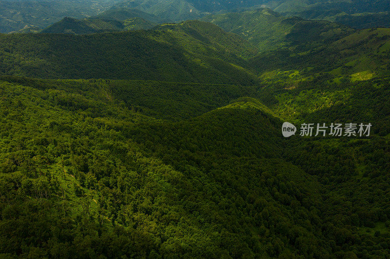 无人机鸟瞰山景