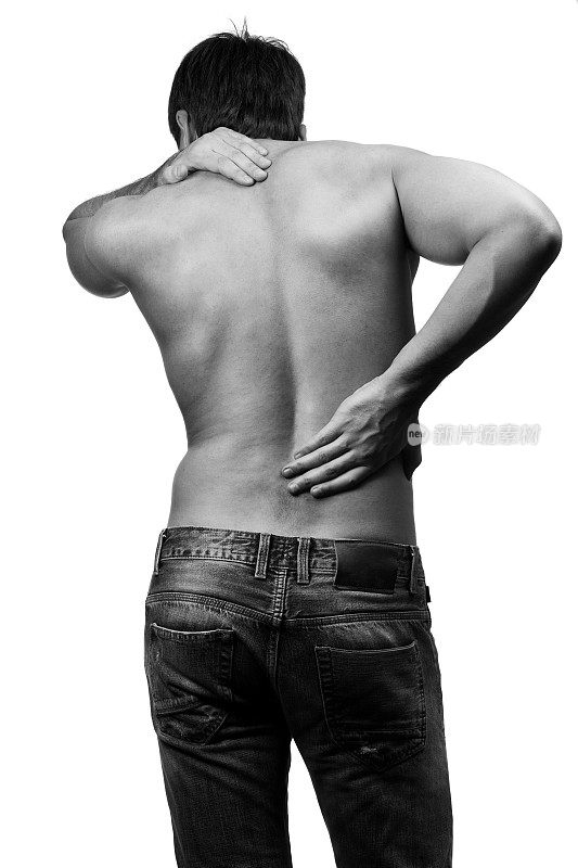 赤裸上身的男人按住下背部和颈部疼痛