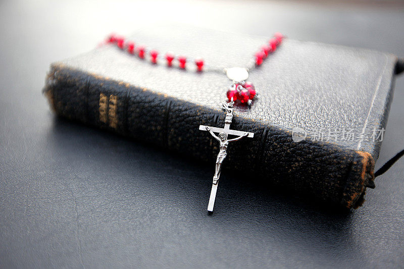 十字架项链圣经
