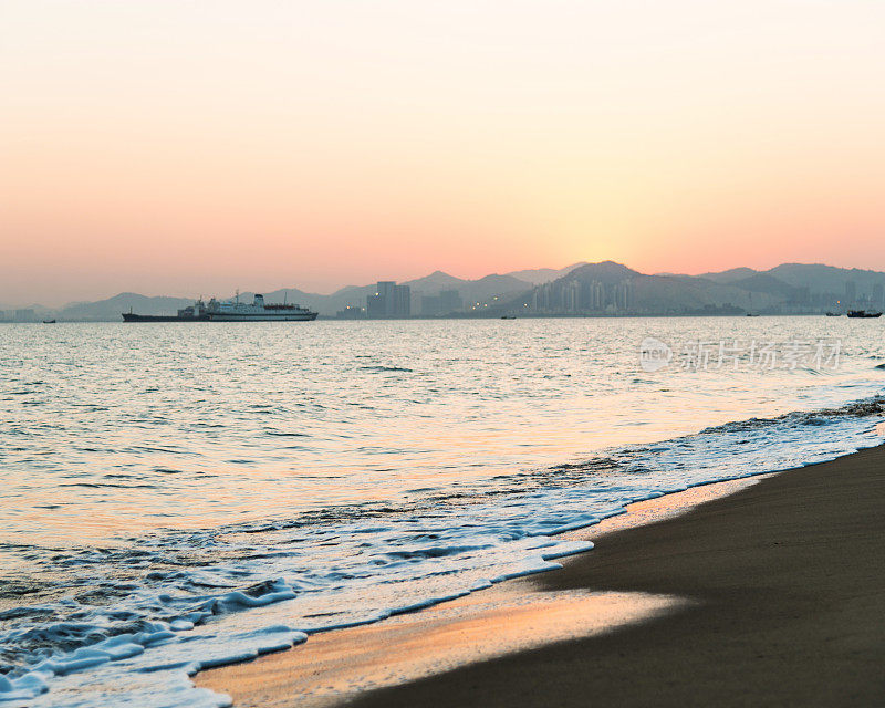 海滩日落时