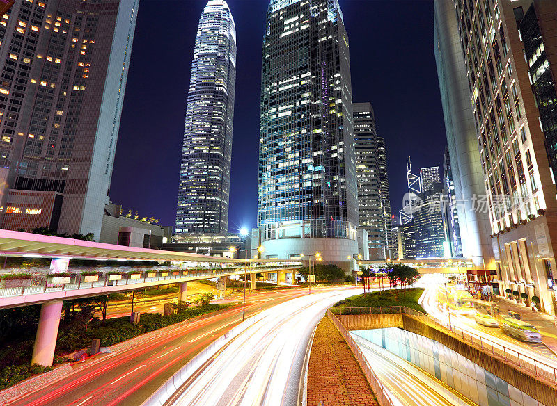 香港夜间的交通状况