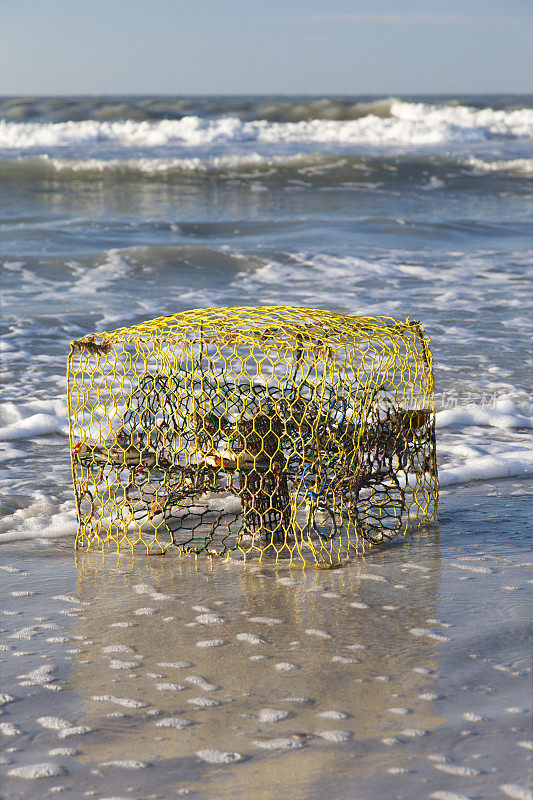 海滩上的蟹笼陷阱