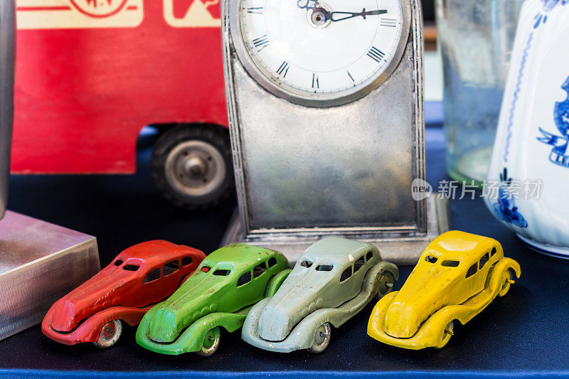 红，绿，灰，黄，古董玩具汽车