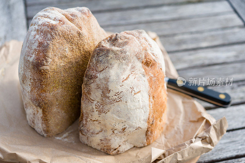 乡村工匠白面包和面包刀