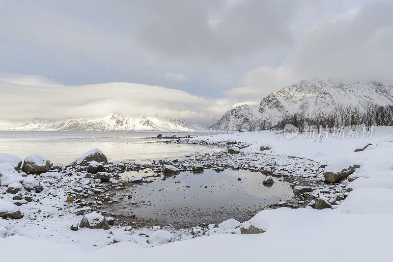 挪威冰冷的冬季景观
