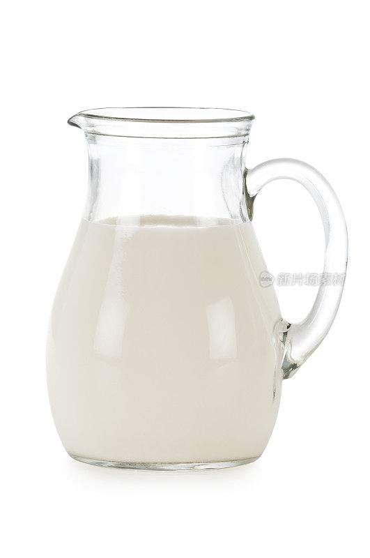 装满牛奶的玻璃罐子。