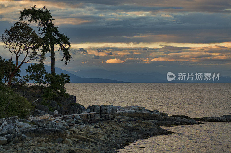 宁静的西海岸日落风景