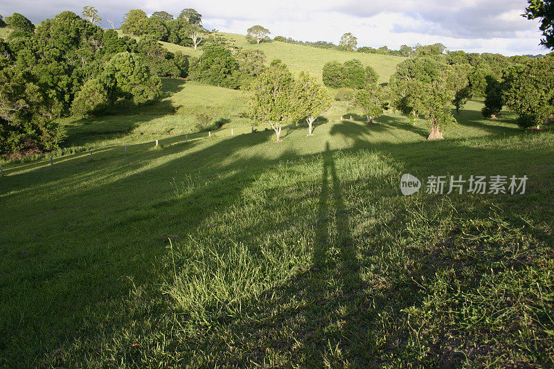 乡村景观与摄影师的影子