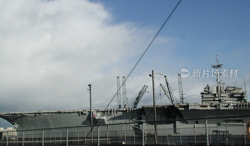 海军造船厂的航空母舰