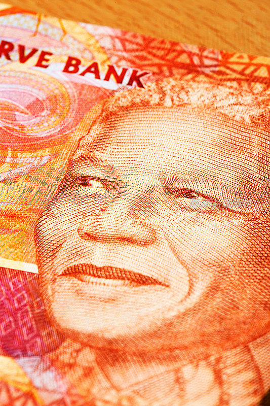 纳尔逊·曼德拉的脸在新钞票上的特写