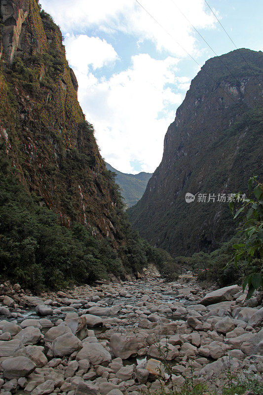 秘鲁:阿瓜斯卡连特斯地区的安第斯山脉