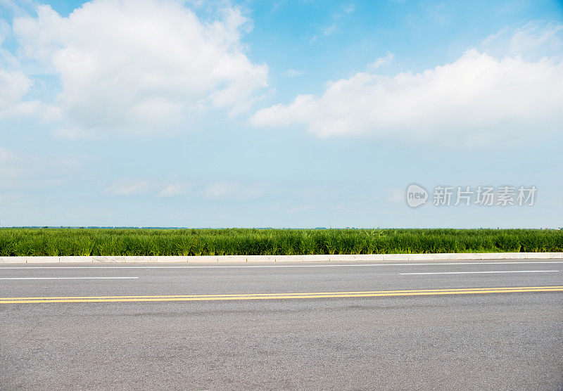 空的柏油路