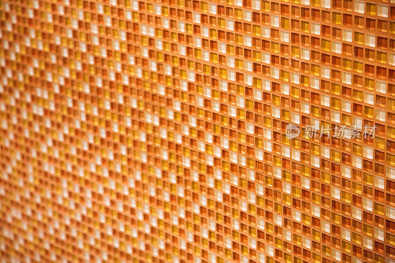 橙色马赛克玻璃瓷砖背景对角线选择焦点