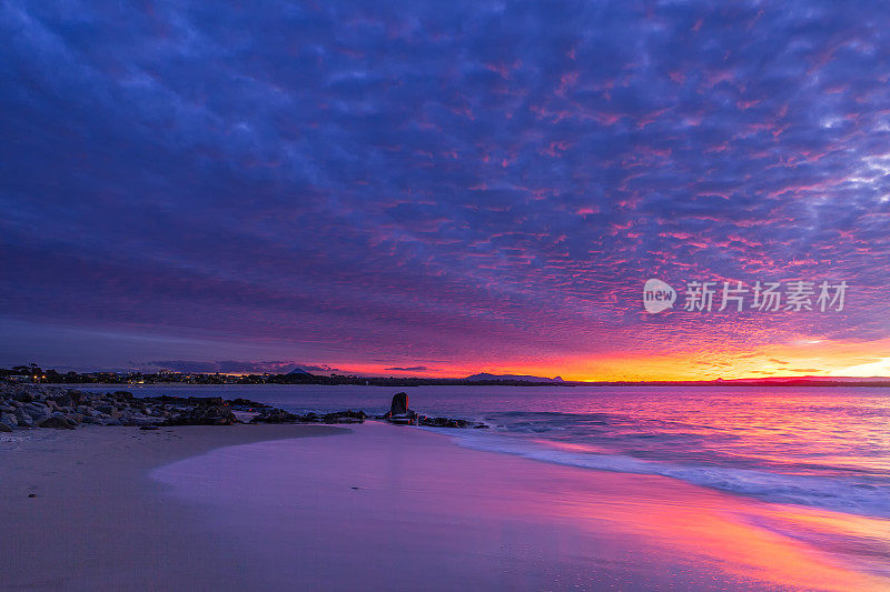 澳大利亚昆士兰阳光海岸努萨国家公园的日落