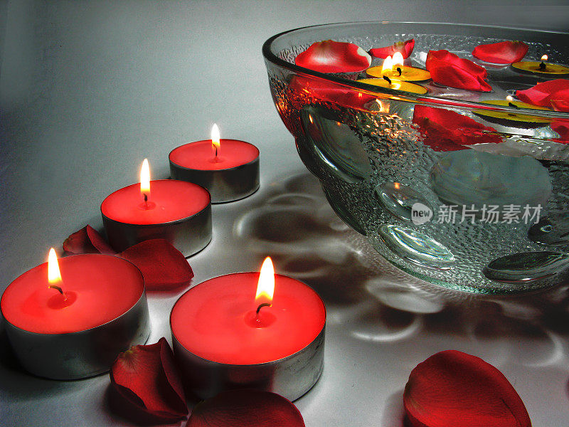 温泉蜡烛在碗里，水和花