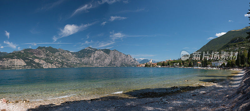 加尔达湖全景