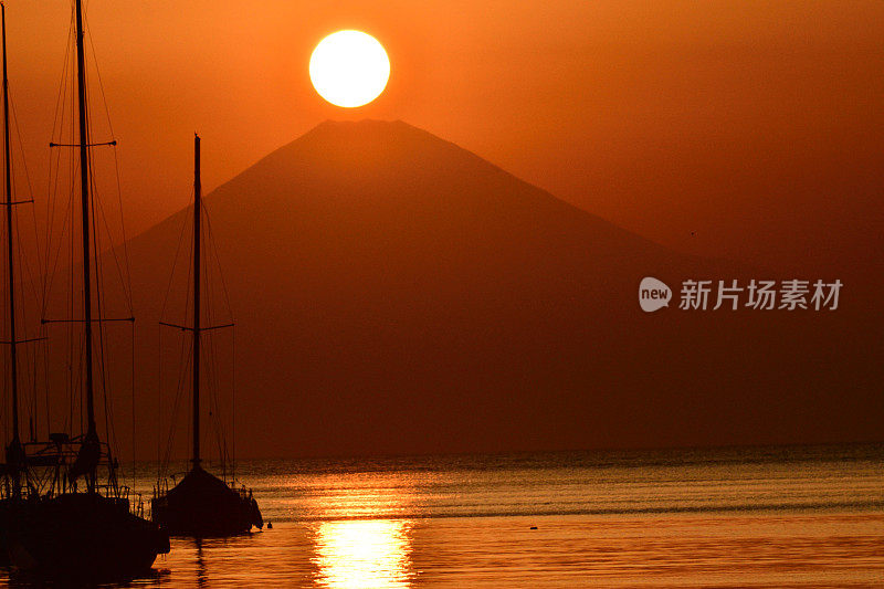 富士山和日落后的日落